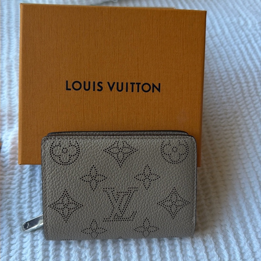 Louis Vuitton Clea wallet